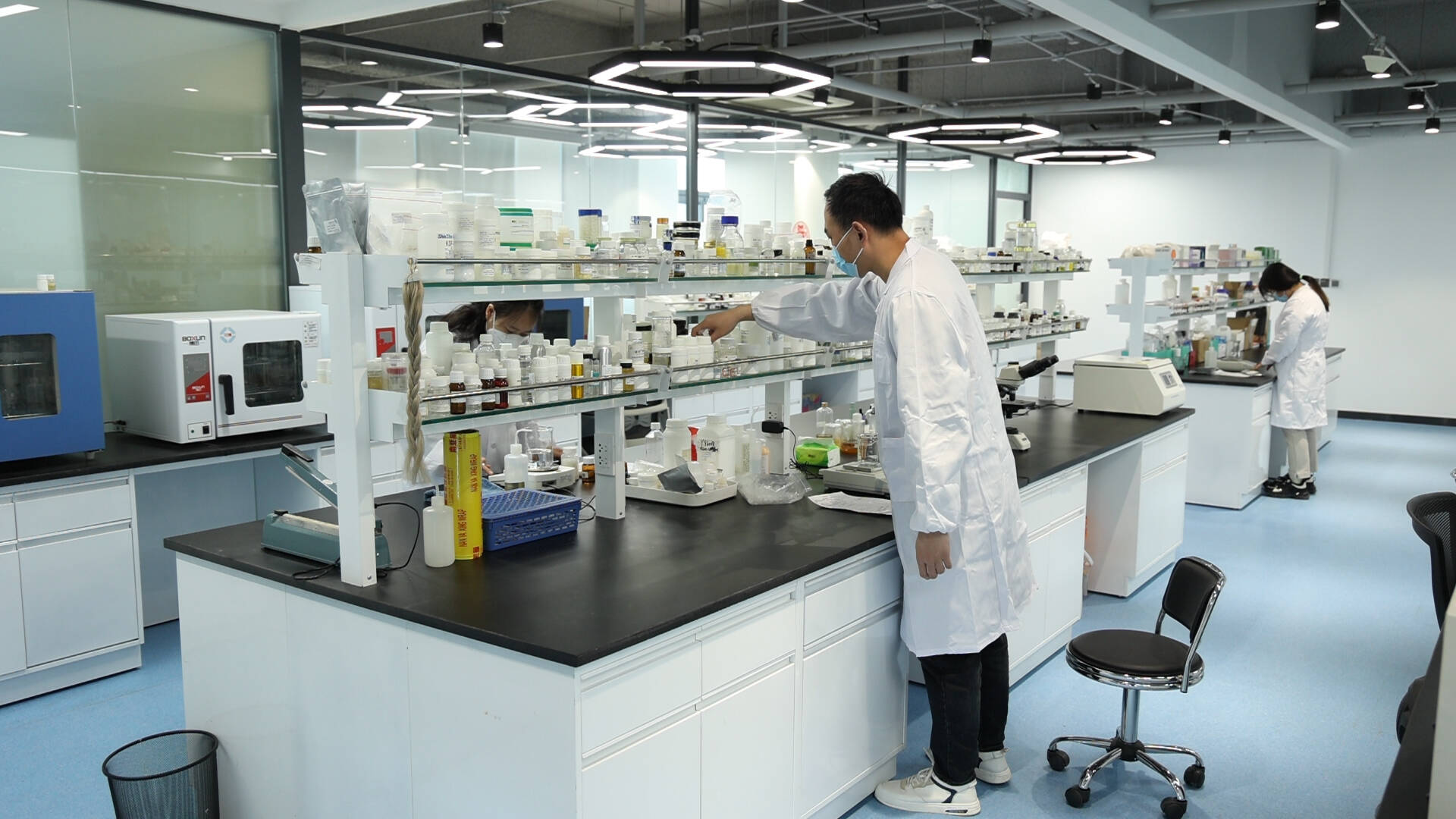 三八節(jié)美妝銷售再創(chuàng)新高，濟(jì)南高新區(qū)產(chǎn)業(yè)引領(lǐng)新潮流